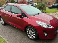Begagnad Ford Fiesta Titanium 2017 Röd Halvkombi