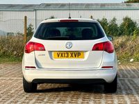 Second-hand Vauxhall Astra S 95 CP (69 kW) 2013 Alb Break