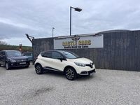 Used Renault Captur Dynamique 90 HP (66 kW) 2016 Cream/black SUV