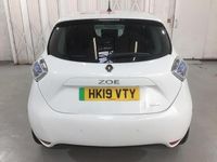 Used Renault Zoe Dynamique 39 kW (54 HP) 2019 White Hatchback