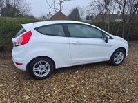Used Ford Fiesta Zetec 2013 White Hatchback
