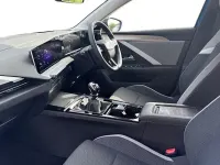 Used Vauxhall Astra Design Edition 110 HP (80 kW) 2023 Blue Hatchback
