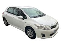 Used Toyota Auris Hybrid T4 136 HP (100 kW) 2011 White Hatchback