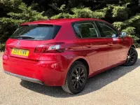 Gebraucht Peugeot 308 Active 110 PS (80 kW) 2015 Rot Kleinwagen