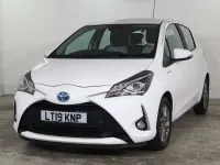 Used Toyota Yaris Hybrid 100 HP (73 kW) 2019 White Hatchback