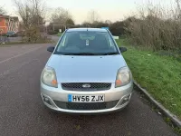 Usado Ford Fiesta Zetec 2006 Plateado Utilitario