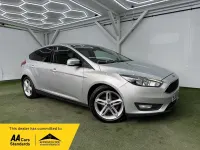 Usado Ford Focus Zetec 120 HP (88 kW) 2015 Prateado Citadino