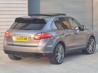 Usado Porsche Cayenne 245 HP (180 kW) 2013 Cinzento SUV