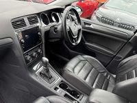 Used VW Golf VII SE 128 HP (94 kW) 2017 Blue Hatchback