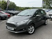 Usado Ford Fiesta Zetec 2016 Gris Utilitario