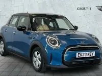 Begagnad Mini Cooper Classic 136 HK (100 kW) 2023 Blå Halvkombi