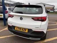 Used Vauxhall Grandland X Sport 130 HP (95 kW) 2019 White SUV