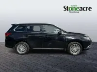 Begagnad Mitsubishi Outlander P-HEV 174 HK (127 kW) 2019 Svart SUV