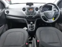 Used Hyundai i10 Premium 66 HP (48 kW) 2017 Red Hatchback