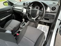 Gebraucht Suzuki Vitara SZ-T 129 PS (94 kW) 2022 Weiß SUV
