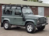 Used Land Rover Defender 122 HP (89 kW) 2012 Green Estate