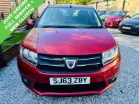 Usado Dacia Sandero Lauréate 75 CV (55 kW) 2013 Rojo Utilitario