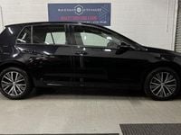Used VW Golf VII SE 125 HP (91 kW) 2017 Black Hatchback