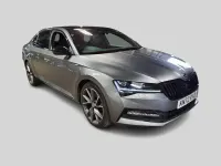 Usado Skoda Superb SportlinePlus 190 HP (139 kW) 2023 Cinzento Citadino