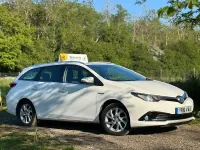 Used Toyota Auris Hybrid 2016 White Estate