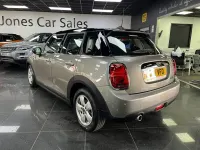 Usado Mini Cooper Classic 136 CV (100 kW) 2020 Plateado Utilitario