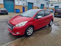 Używany Peugeot 208 Style 82 KM (60 kW) 2014 Czerwony Hatchback
