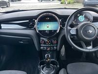 Usado Mini Cooper Hatch 134 HP (98 kW) 2024 Vermelho Citadino