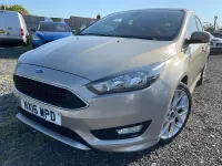 Used Ford Focus Zetec 120 HP (88 kW) 2016 Gold Hatchback