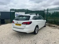 Used Vauxhall Astra 2018 White Estate