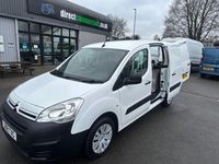 Used Citroën Berlingo 100 HP (73 kW) 2018 White MPV