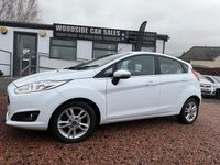 Used Ford Fiesta Zetec 75 HP (55 kW) 2016 White Hatchback