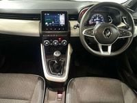 Used Renault Clio V Techno 90 HP (66 kW) 2022 White Hatchback