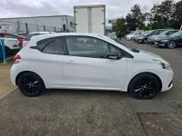 Used Peugeot 208 2017 White Hatchback