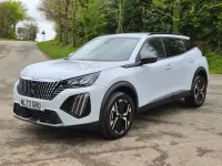 Używany Peugeot 2008 Allure 130 KM (95 kW) 2024 Biały SUV