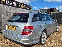 Usado Mercedes C200 136 HP (100 kW) 2011 Prateado Carrinha