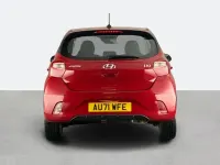 Usado Hyundai i10 SE 84 CV (61 kW) 2022 Rojo Utilitario