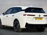 Usado BMW iX M Sport 295 kW (402 CV) 2025 Blanco SUV