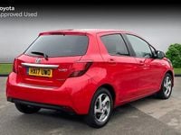 Used Toyota Yaris Hybrid 101 HP (74 kW) 2016 Red pop Hatchback