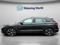 Begagnad VW Tiguan R-line 242 HK (177 kW) 2023 Svart SUV