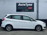 Used Ford Grand C-Max Zetec 120 HP (88 kW) 2015 White MPV