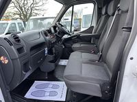 Second-hand Vauxhall Movano 130 CP (95 kW) 2019 Alb Monovolum