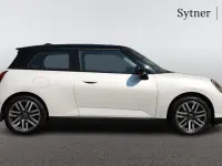 Używany Mini Cooper SE Hatch 158 kW (215 KM) 2024 Biały Hatchback