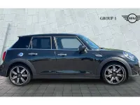 Usado Mini Cooper S Exclusive 178 HP (130 kW) 2023 Preto Citadino