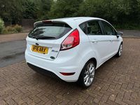 Used Ford Fiesta Zetec 95 HP (69 kW) 2016 White Hatchback