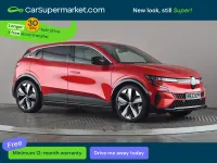 Begagnad Renault Megane E-Tech Techno 160 kW (218 HK) 2023 Röd Halvkombi