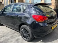 Second-hand Vauxhall Astra 2012 Negru Hatchback