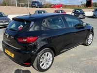 Used Renault Clio IV Dynamique 2017 Diamond black Hatchback