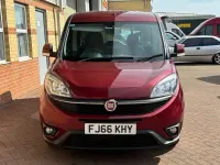 Usado Fiat Doblò Easy 95 CV (69 kW) 2017 Rojo Monovolumen