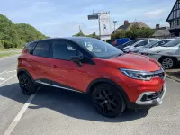 Used Renault Captur Dynamique 90 HP (66 kW) 2017 Red/black SUV