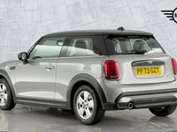 Usado Mini Cooper Classic 134 HP (98 kW) 2023 Prateado Citadino